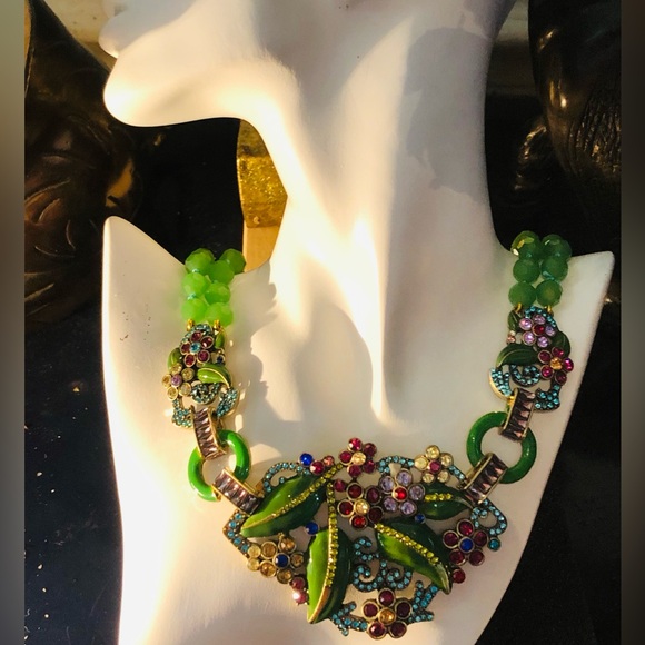 Heidi Daus “ Green With ENVY” Elegant Floral Necklace - Picture 3 of 16